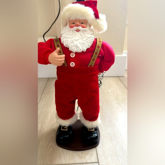 Dancing Santa - Picture 3 of 3